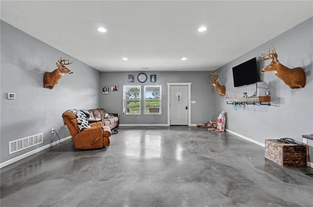 2216 Eisenhower Road Ottawa, KS 66067 - Photo 6 of 54