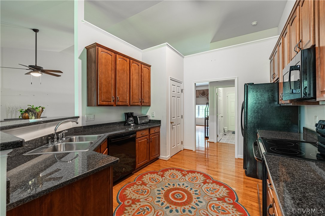 125 Jesse's Way Farmville, VA 23901 - Photo 14 of 42 a kitchen with a sink stove and refrigerator