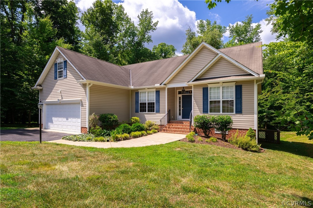 125 Jesse's Way Farmville, VA 23901 - Photo 3 of 42 a front view of a house with a yard and potted plants
