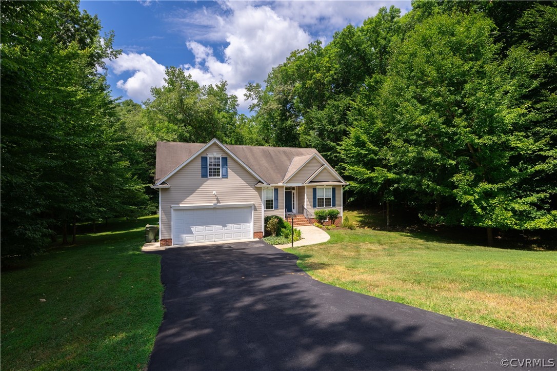 125 Jesse's Way Farmville, VA 23901 - Photo 4 of 42 a front view of a house with garden