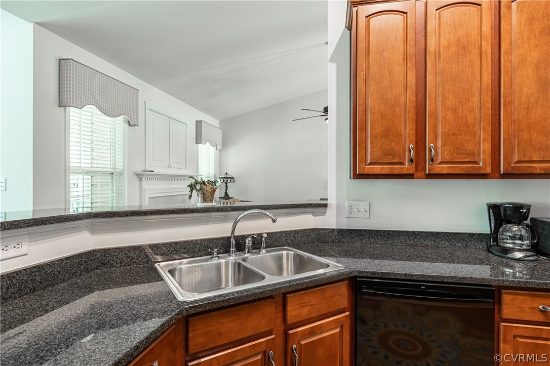 125 Jesse's Way Farmville, VA 23901 - Photo 10 of 42 a kitchen with granite countertop a sink and cabinets