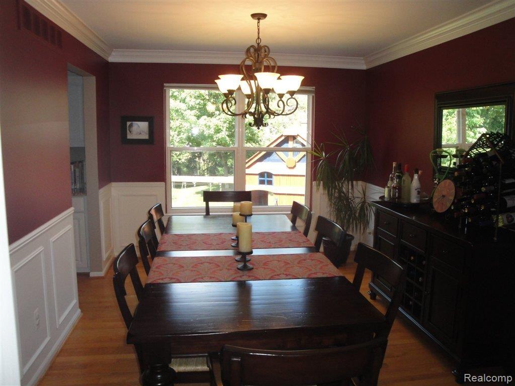 797 Woodfield Way Rochester, MI 48307 - Photo 6 of 16 797 Woodfield Way 005.JPG