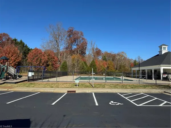 $190,000 | 107 Oak Wind Drive, Unit 102, Advance, NC 27006