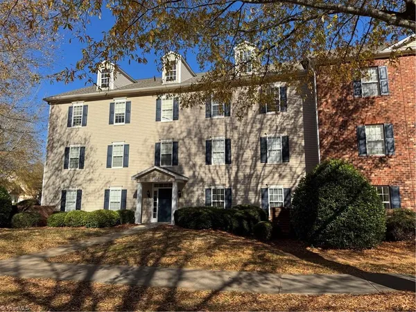 $190,000 | 107 Oak Wind Drive, Unit 102, Advance, NC 27006