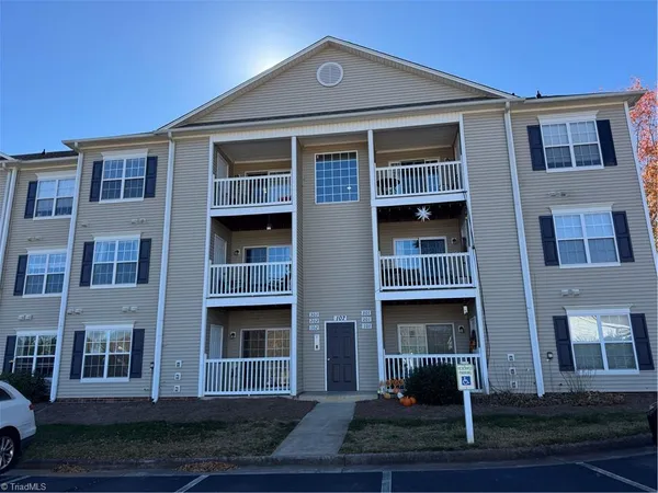 $190,000 | 107 Oak Wind Drive, Unit 102, Advance, NC 27006