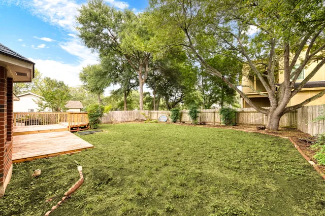 $2,150 | 1502 Oak Knoll Lane, Lockhart, TX 78644