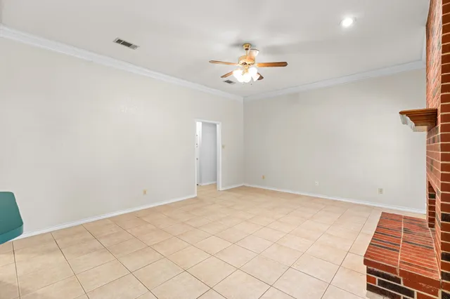 $2,150 | 1502 Oak Knoll Lane, Lockhart, TX 78644