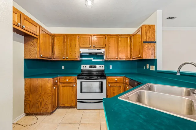 $2,150 | 1502 Oak Knoll Lane, Lockhart, TX 78644