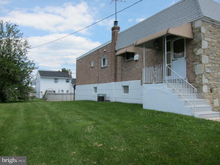 9948 Sandy Road Philadelphia, PA 19115 - Photo 2 of 18 Exterior Side