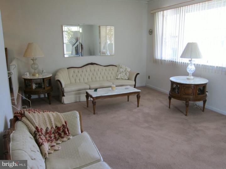9948 Sandy Road Philadelphia, PA 19115 - Photo 5 of 18 Living Room