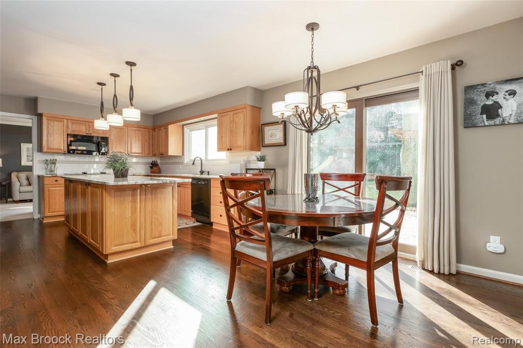 313 Lake Forest Road Rochester Hills, MI 48309 - Photo 9 of 32