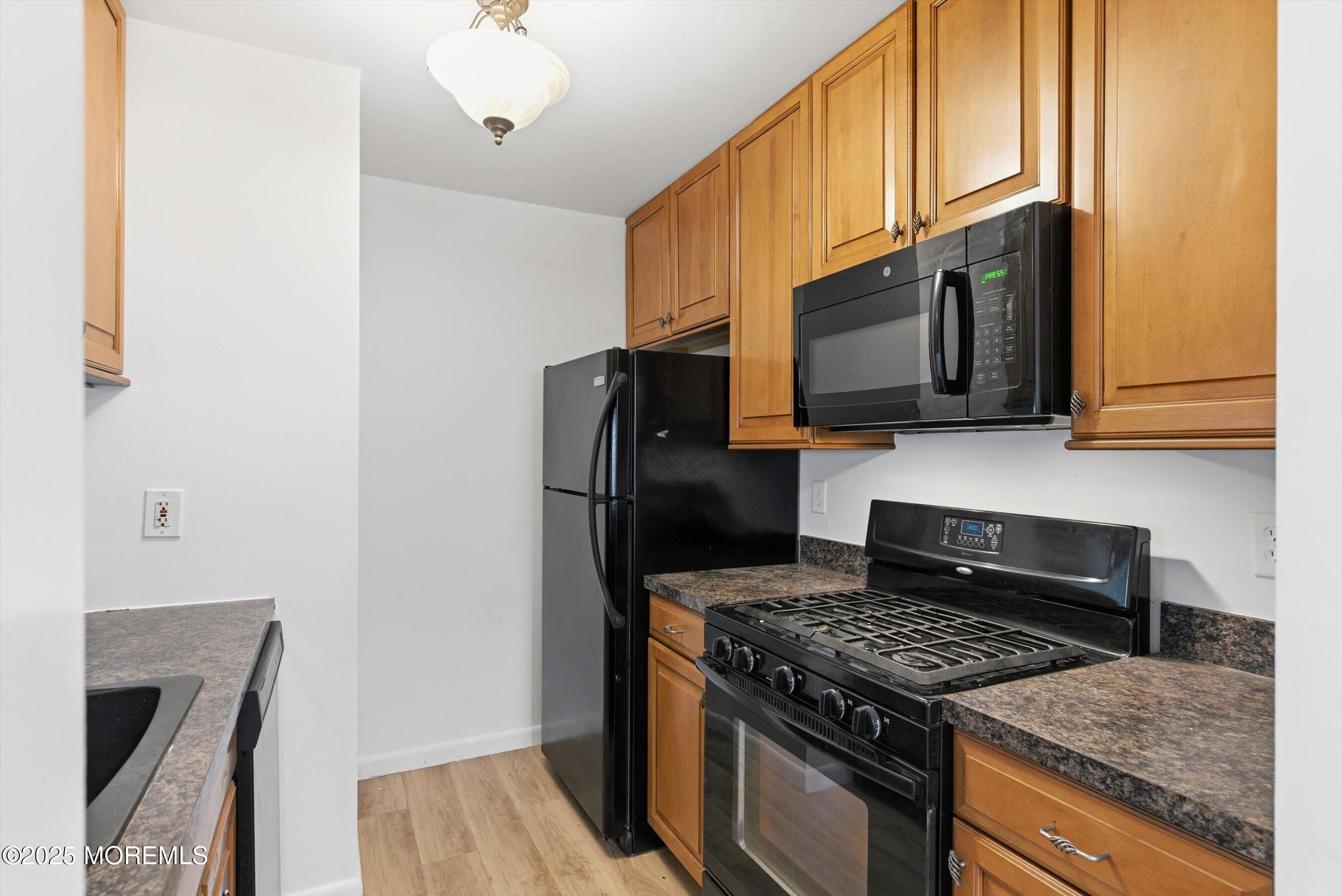 602 Violet Lane Jackson, NJ 08527 - Photo 12 of 28 12-Kitchen 1b
