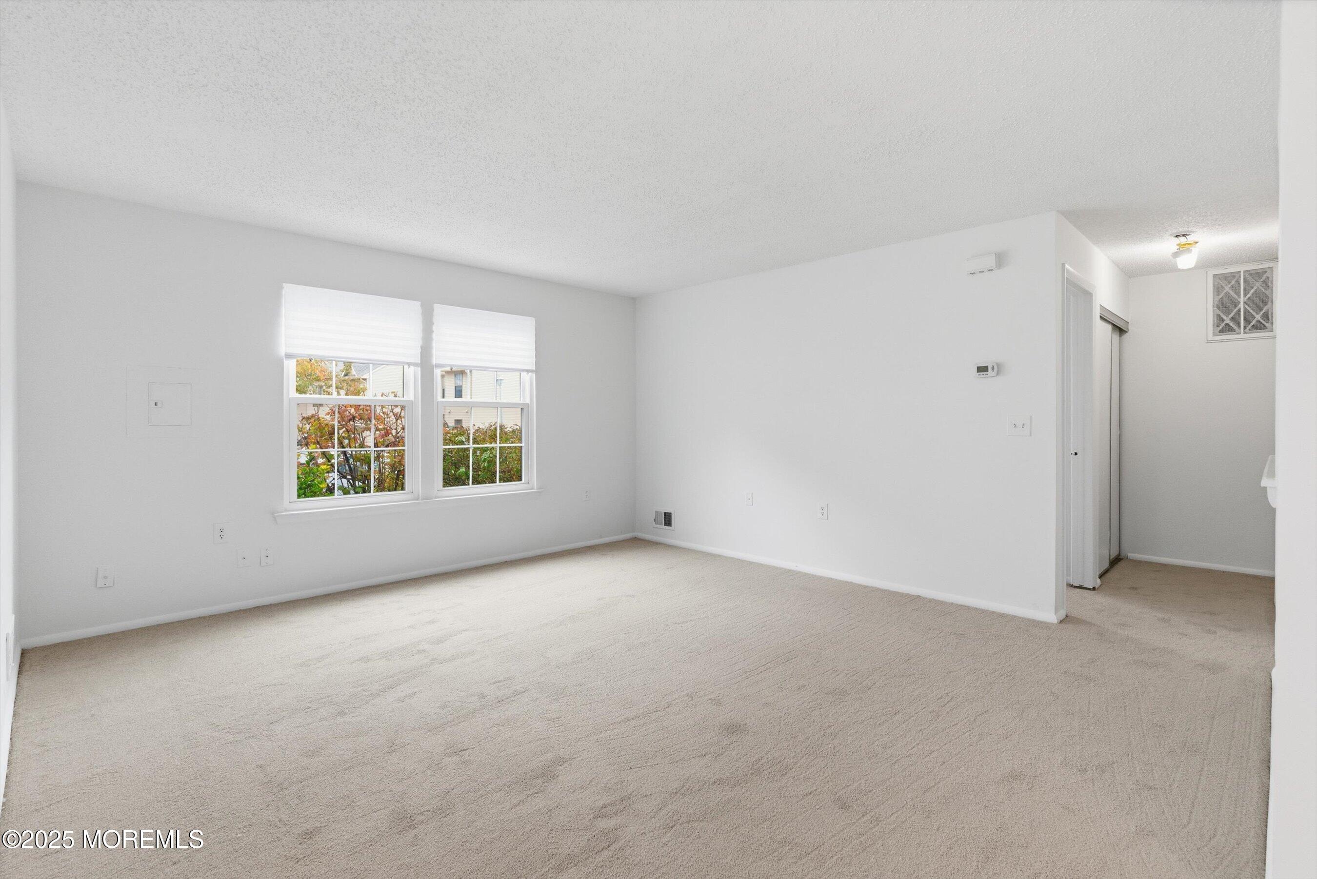 602 Violet Lane Jackson, NJ 08527 - Photo 5 of 28 05-Living