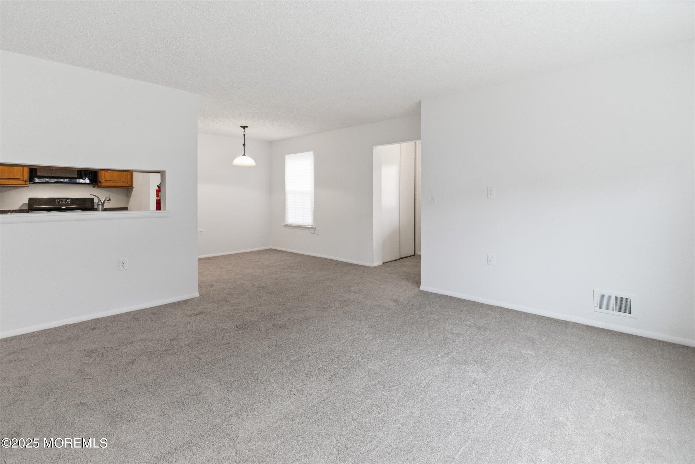 602 Violet Lane Jackson, NJ 08527 - Photo 6 of 28 06-Living to Dining