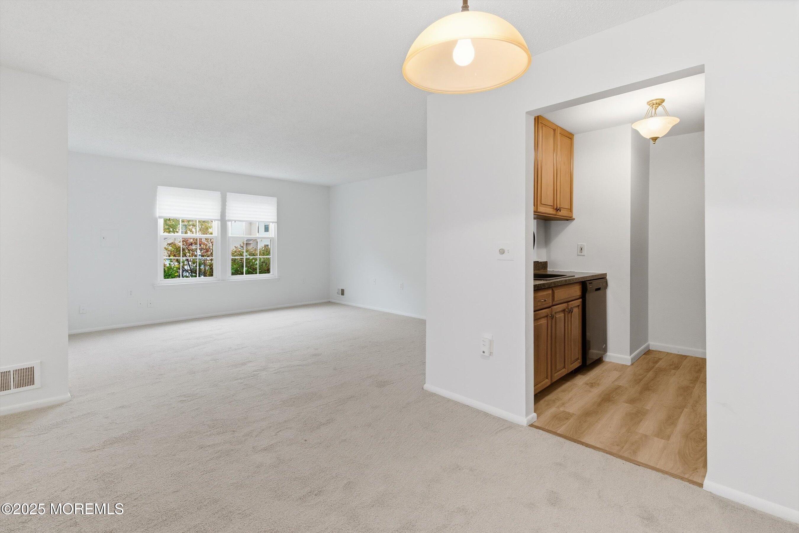 602 Violet Lane Jackson, NJ 08527 - Photo 10 of 28 10-Dining Living