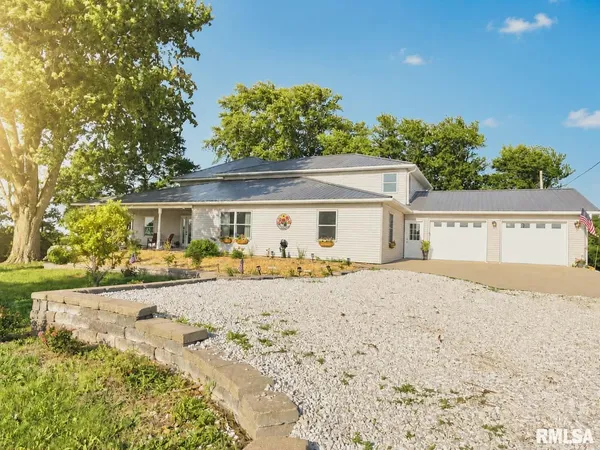$399,000 | 2426 County Road 1400 East, Mendon, IL 62351