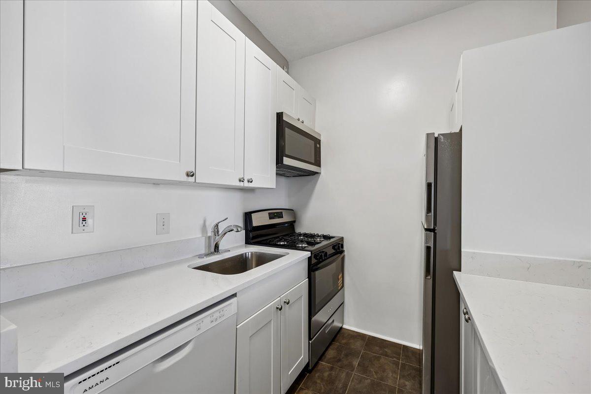 1851 Columbia Road Northwest, Unit 401 Washington, DC 20009 - Photo 7 of 32 Brand new appliances