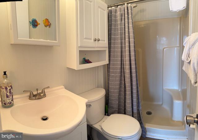 14401 Tunnel Avenue, Unit 262 Ocean City, MD 21842 - Photo 8 of 14 a bathroom with a sink and a mirror