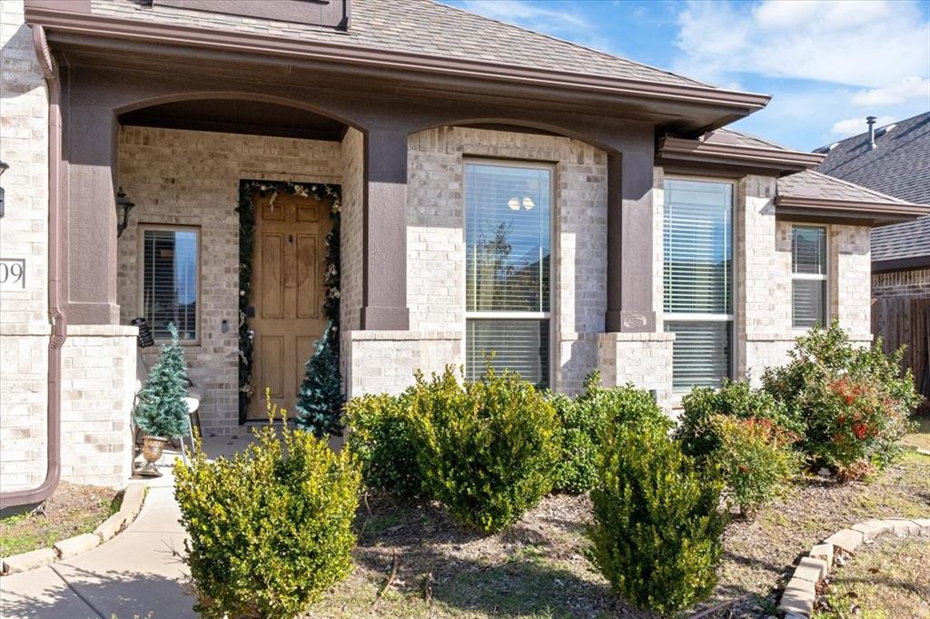 4209 Misty Ridge Street Mesquite, TX 75181 - Photo 4 of 40 front view of the house