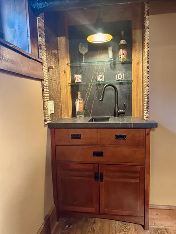 $650,000 | 1024 South Broadway Street, Leavenworth, KS 66048