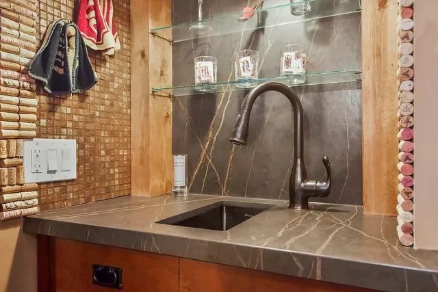 $650,000 | 1024 South Broadway Street, Leavenworth, KS 66048