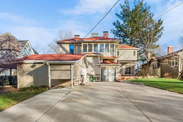 $650,000 | 1024 South Broadway Street, Leavenworth, KS 66048