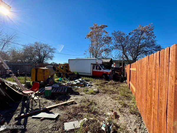 a view of a back yard of the house