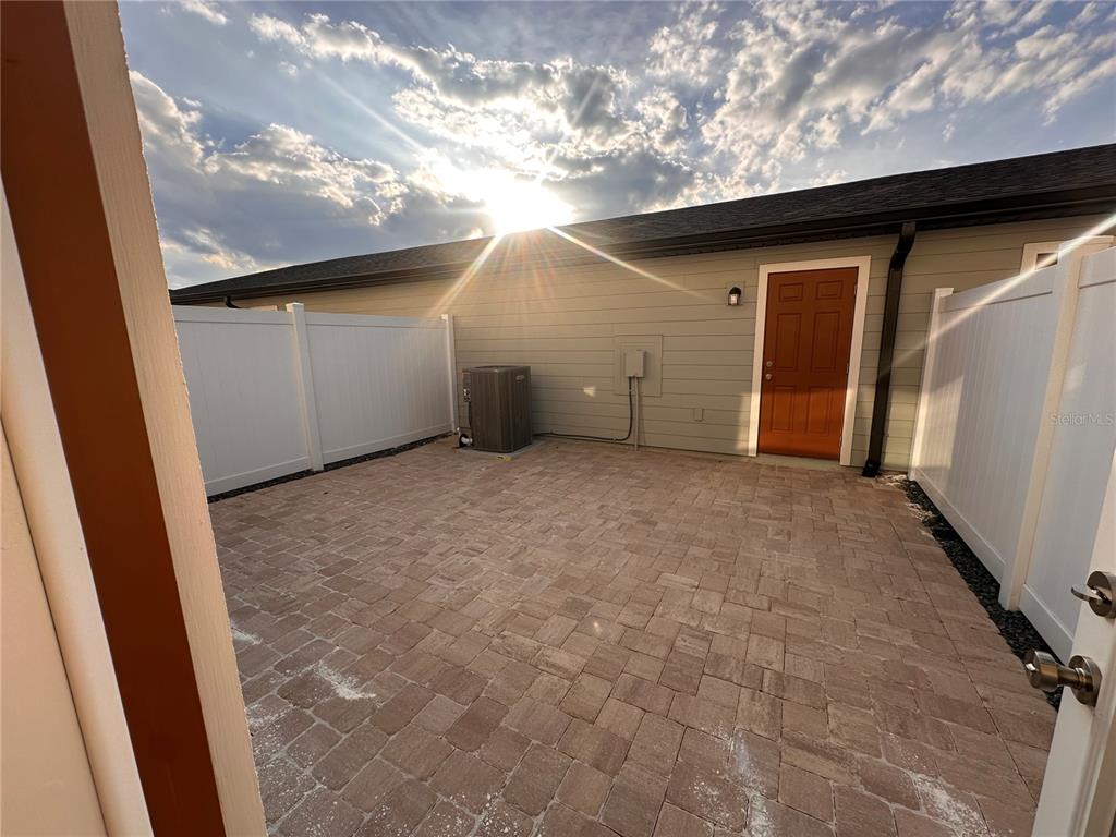 17592 Northlake Grv Drive Winter Garden, FL 34787 - Photo 13 of 14 a view of a garage