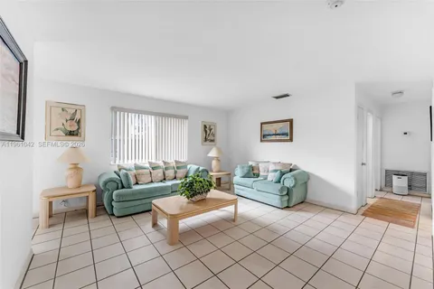 $895,000 | 10901 Southwest 116th Street, Miami, FL 33176