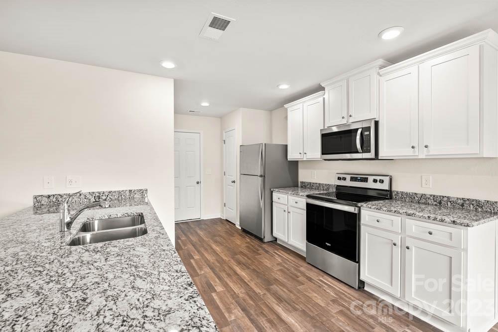 1748 Nia Road Charlotte, NC 28215 - Photo 5 of 18 Gallery Image 5