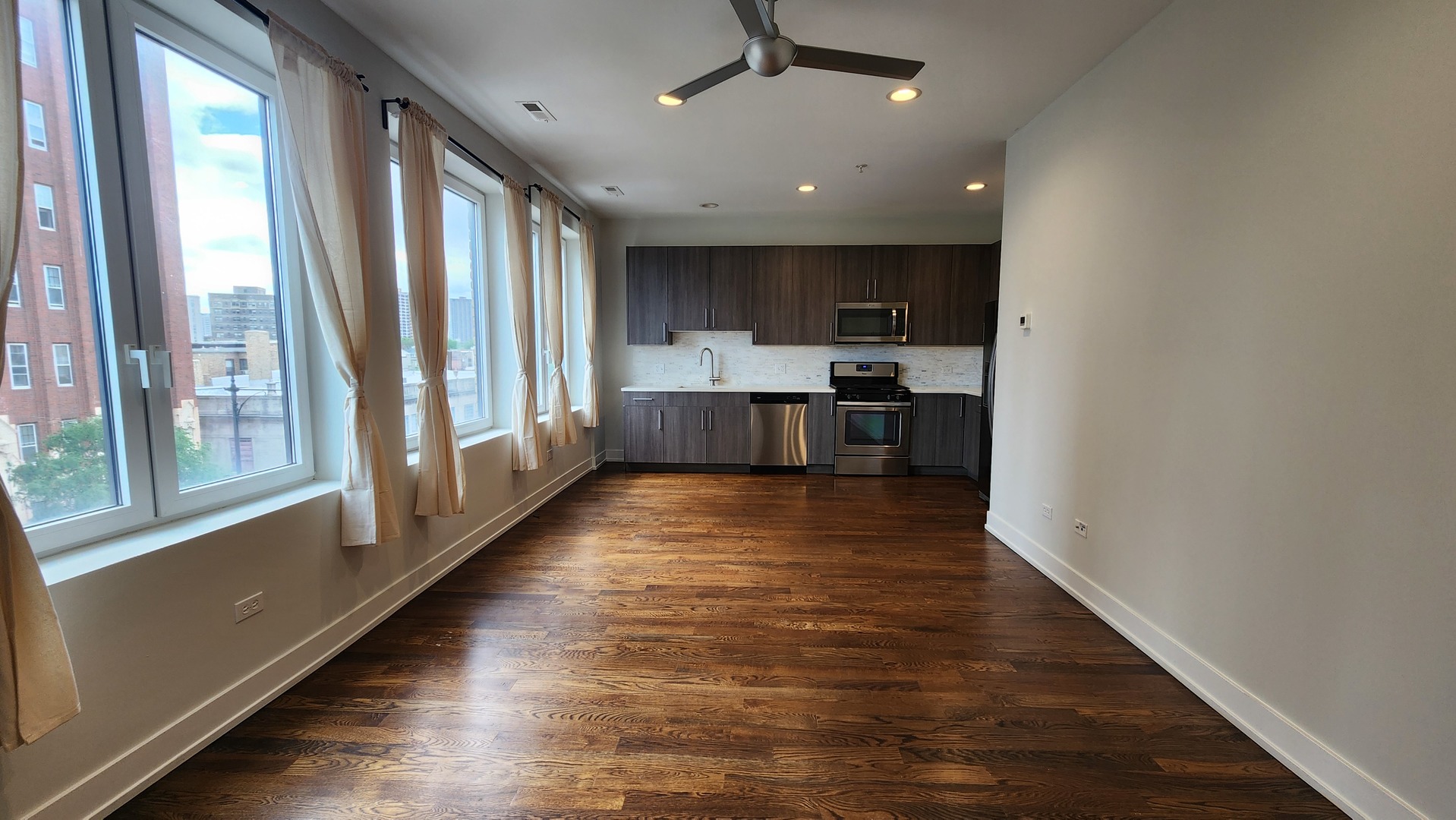 4428 North Sheridan Road, Unit 4A Chicago, IL 60640 - Photo 3 of 18