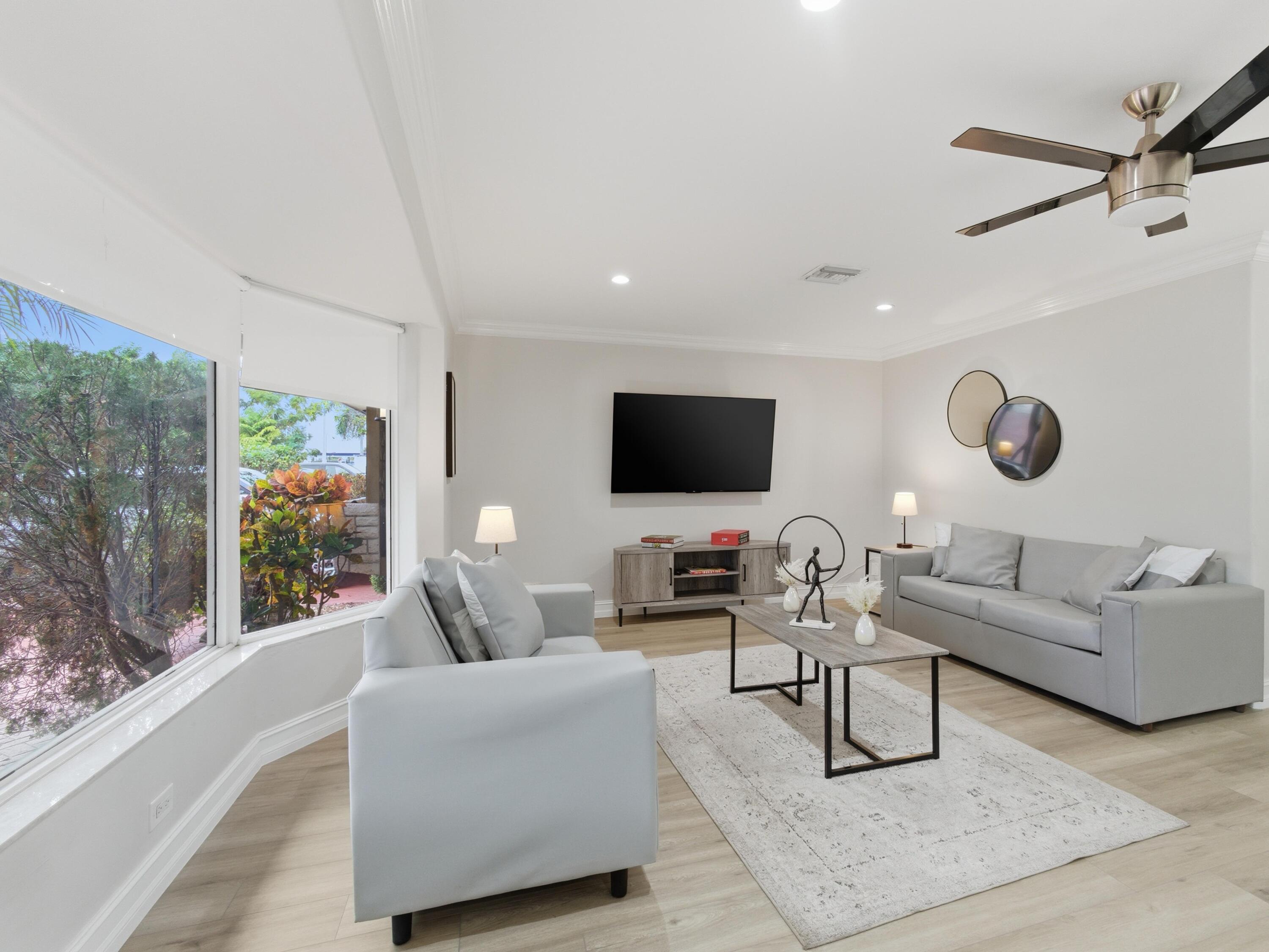 1921 Northeast 28th Court Lighthouse Point, FL 33064 - Photo 7 of 40 Living