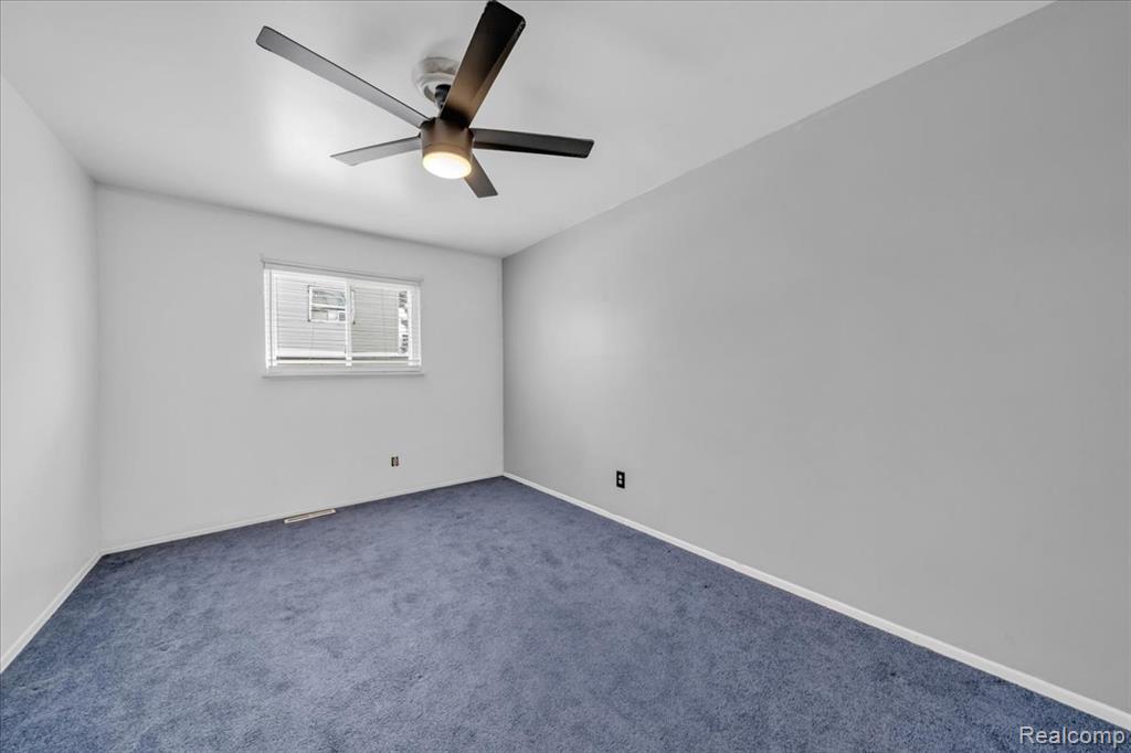 5151 Brobeck Street Flint, MI 48532 - Photo 11 of 22