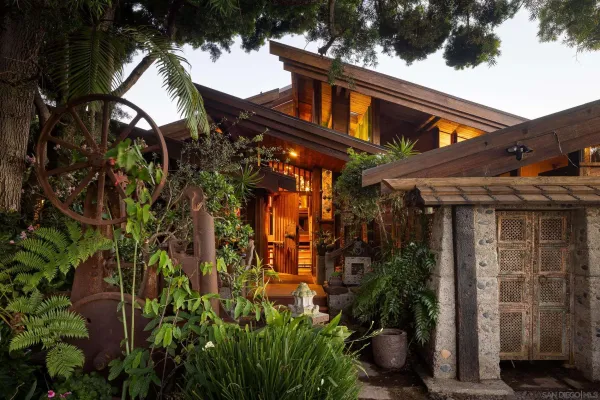 a view of a house with a plants