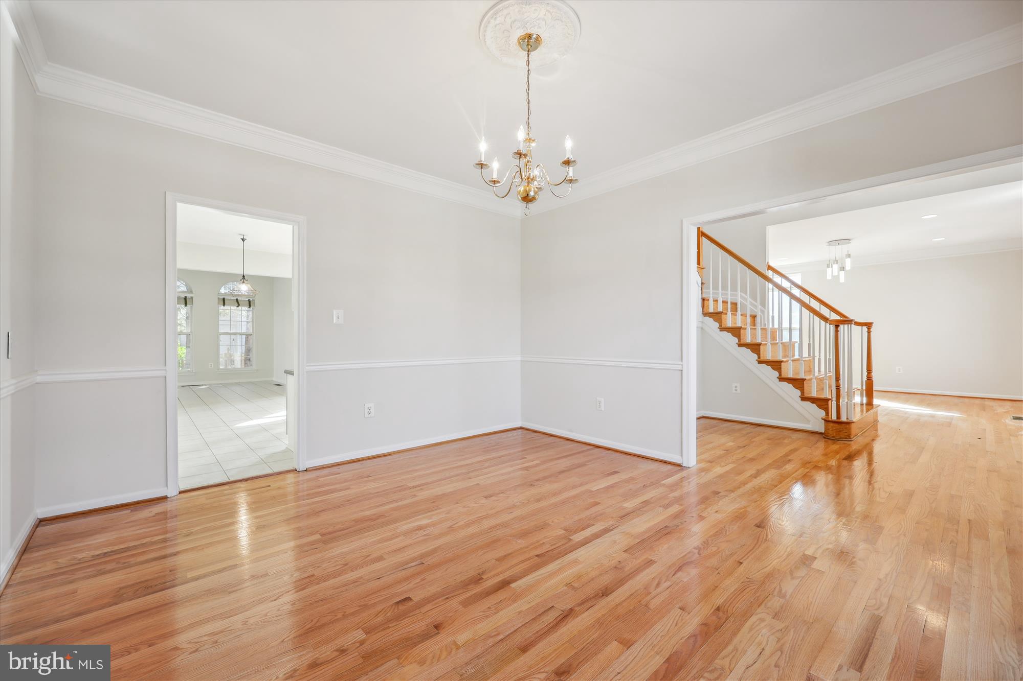 Dining Room with Chair Rail Molding