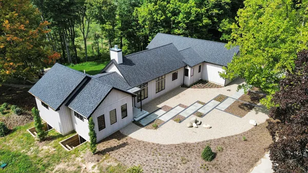 $1,575,000 | 2954 Peach Creek Court, Fennville, MI 49408