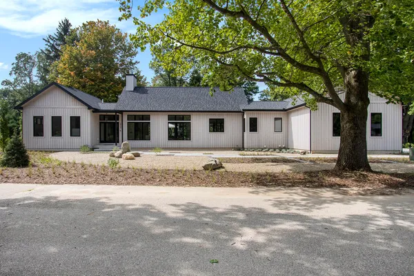 $1,575,000 | 2954 Peach Creek Court, Fennville, MI 49408