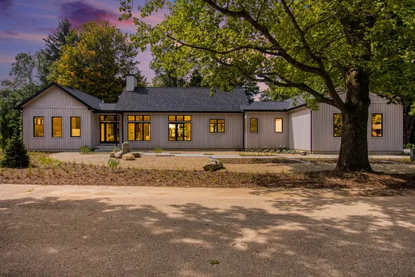 $1,575,000 | 2954 Peach Creek Court, Fennville, MI 49408