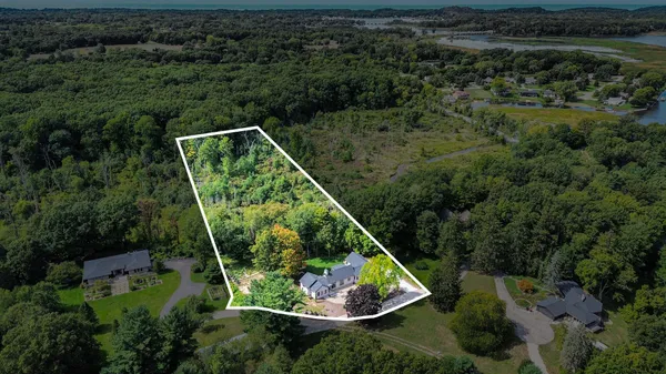 $1,575,000 | 2954 Peach Creek Court, Fennville, MI 49408