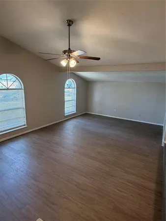 $2,150 | 829 Pinoak Drive, Grand Prairie, TX 75052