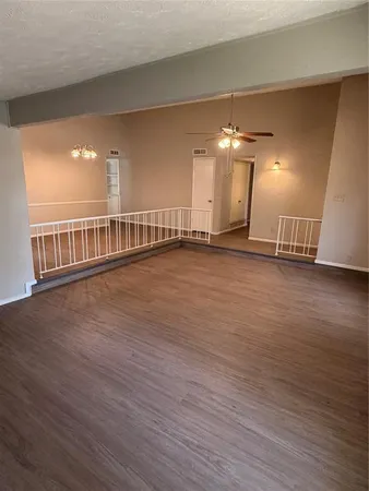 $2,150 | 829 Pinoak Drive, Grand Prairie, TX 75052