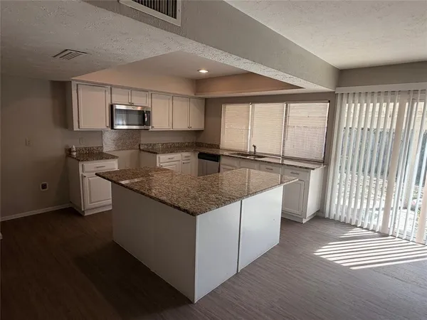 $2,150 | 829 Pinoak Drive, Grand Prairie, TX 75052