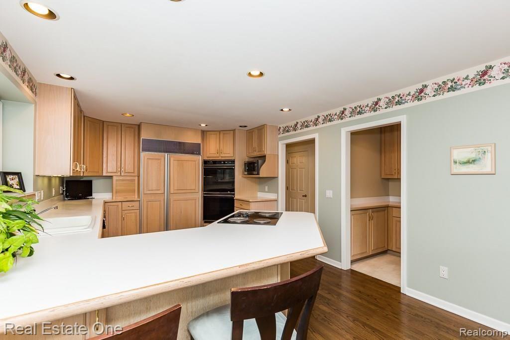 2129 Clinton View Circle Rochester Hills, MI 48309 - Photo 14 of 37
