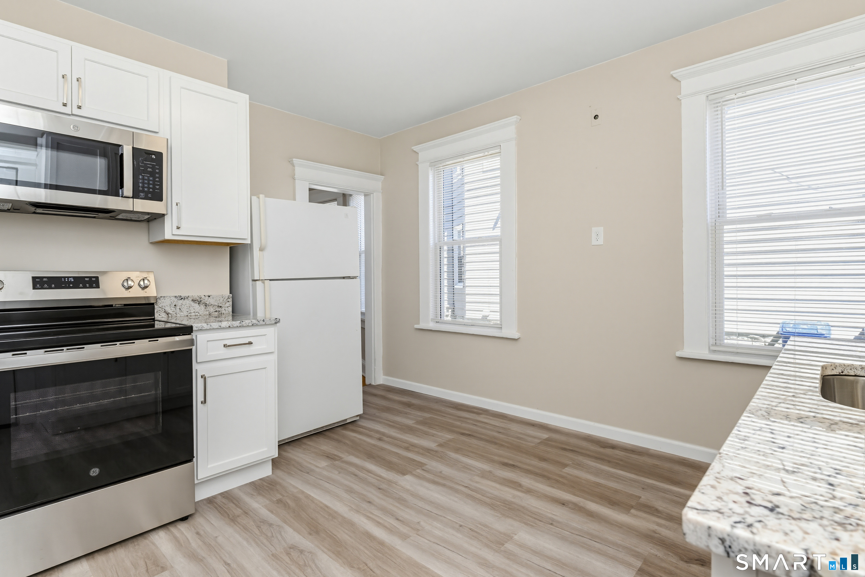 885 Grand Street Bridgeport, CT 06604 - Photo 13 of 40