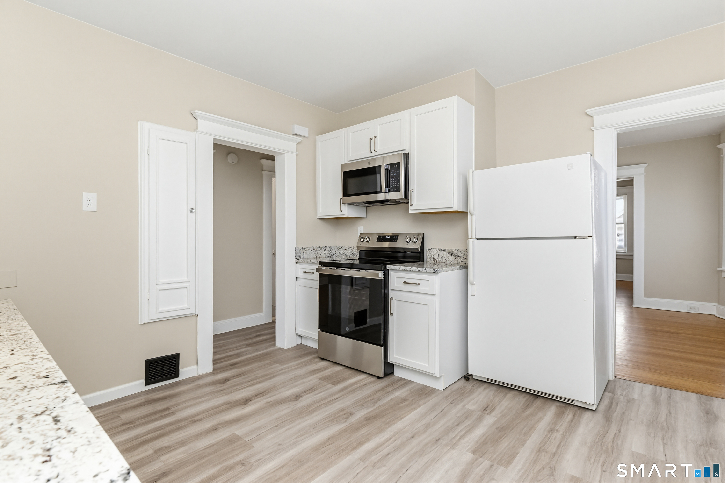 885 Grand Street Bridgeport, CT 06604 - Photo 15 of 40