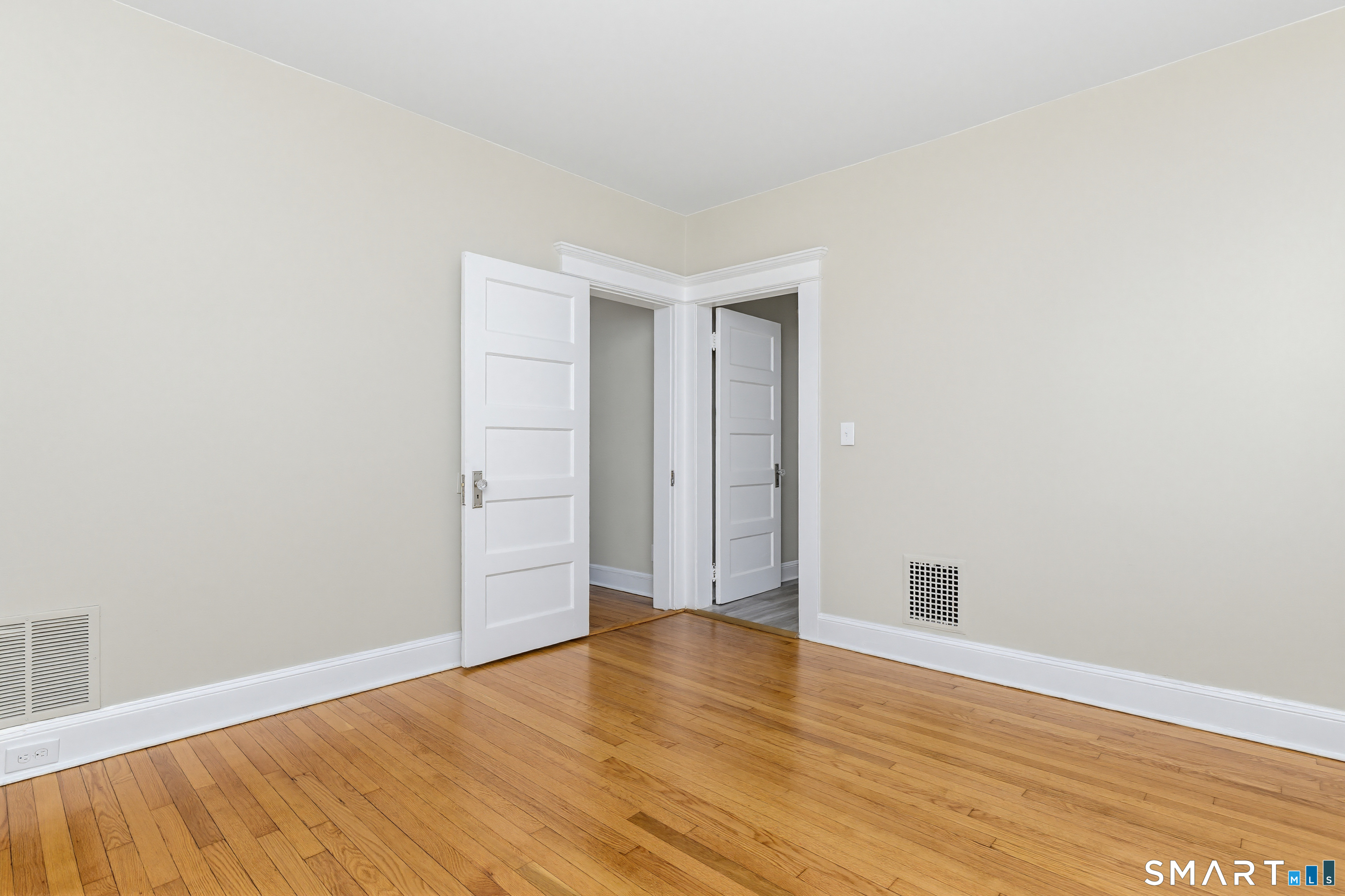 885 Grand Street Bridgeport, CT 06604 - Photo 22 of 40