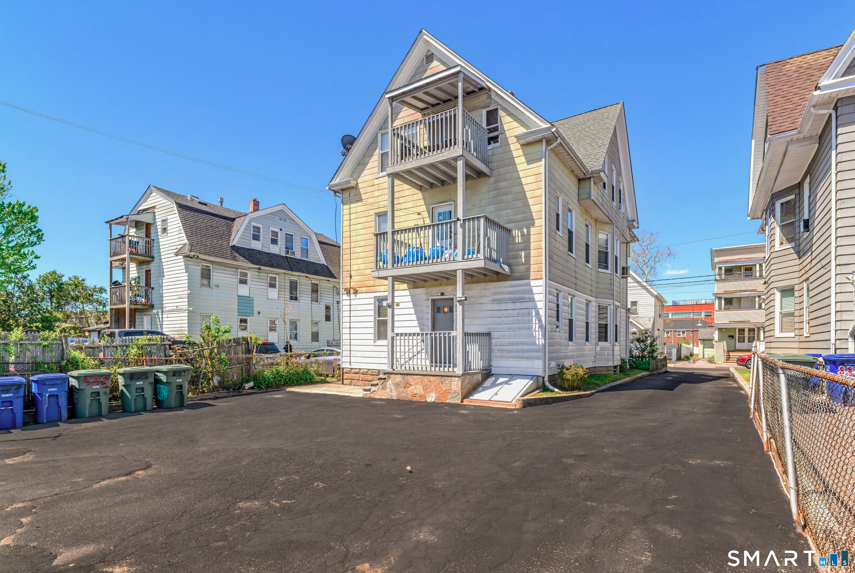885 Grand Street Bridgeport, CT 06604 - Photo 6 of 40
