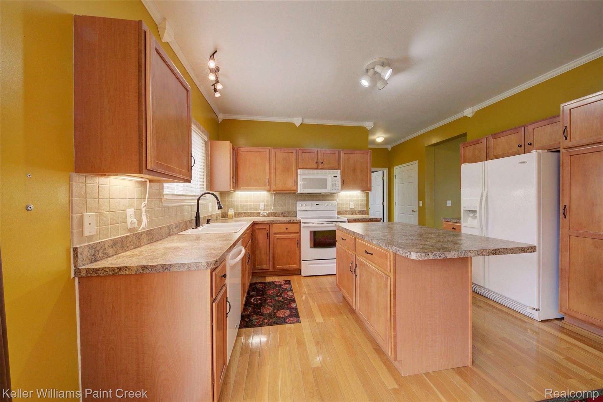 2263 East Maple Road Troy, MI 48083 - Photo 19 of 54 Complete view of Kitchen