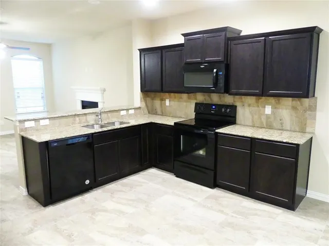 $1,975 | 309 Jennie Marie Circle, Ferris, TX 75125