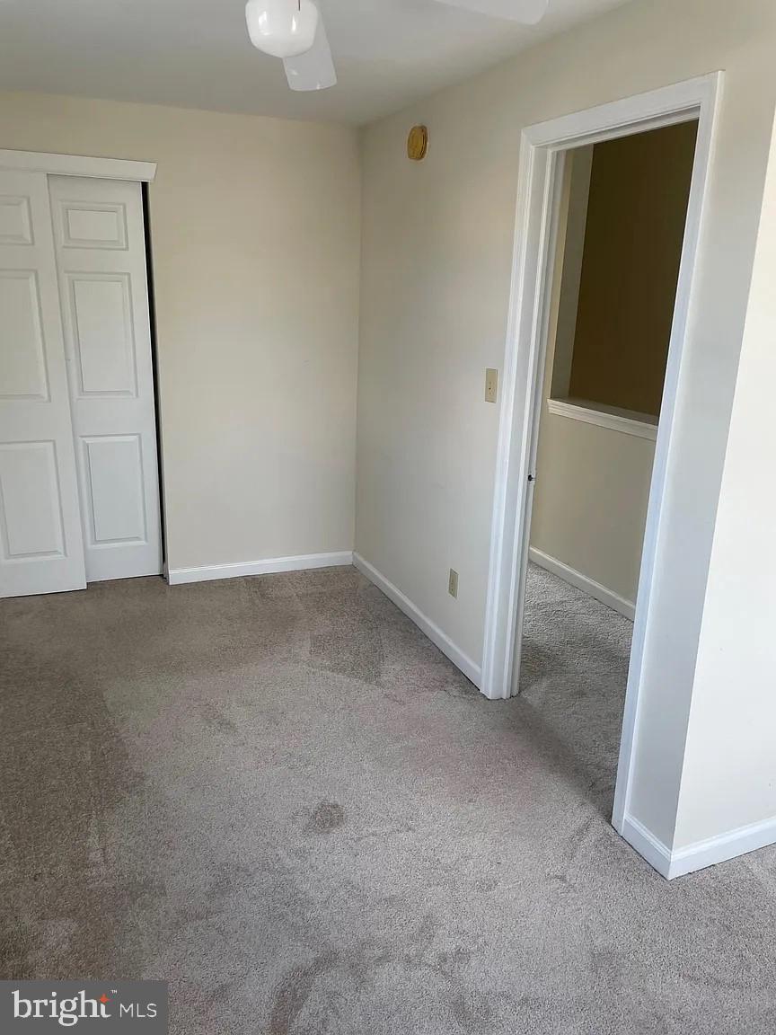 621 North 35th Street Philadelphia, PA 19104 - Photo 5 of 10 an empty room with a mirror